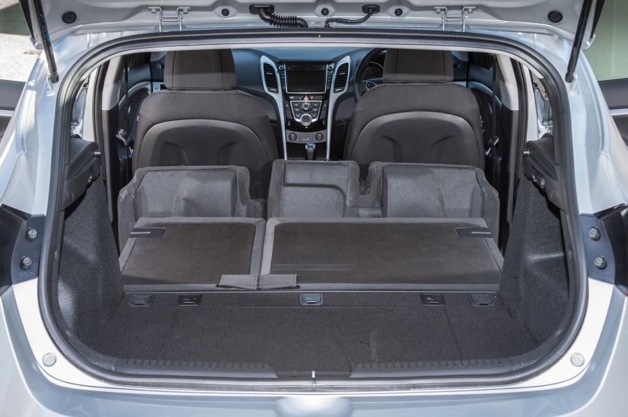  Hyundai i30 5-Door 2015 года  (UK) (фото 16 из 20)